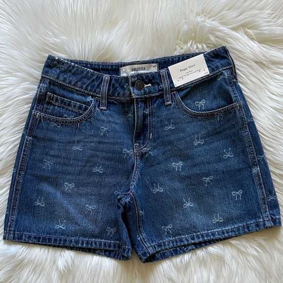 Hollister Low-Rise Bow Pattern Baggy Denim Shorts - Picture 3 of 8